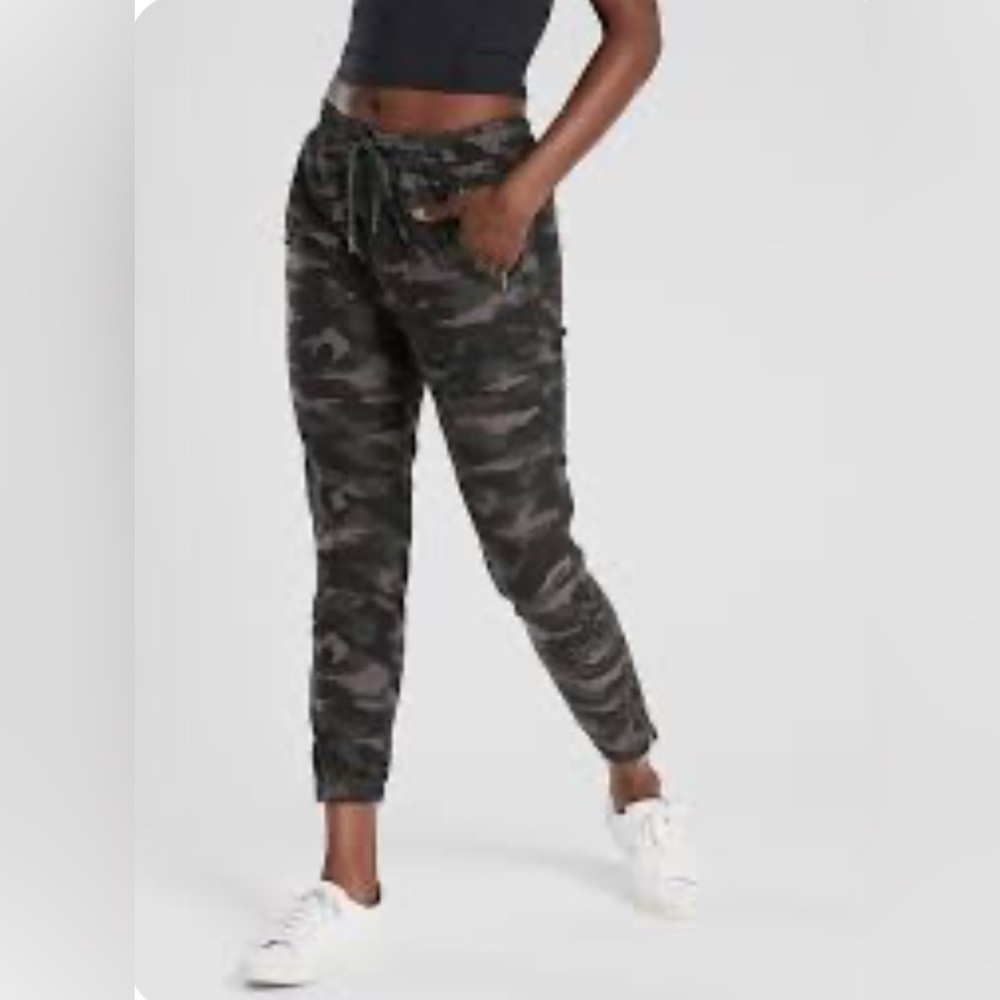 Athleta Farallon Olive Camo Jogger Pants Size 0P